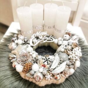 Fehér adventi koszorú- 25 cm