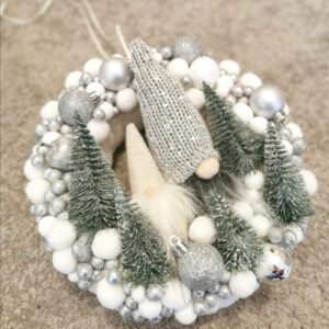 Fehér téli manós adventi kopogtató- 24 cm