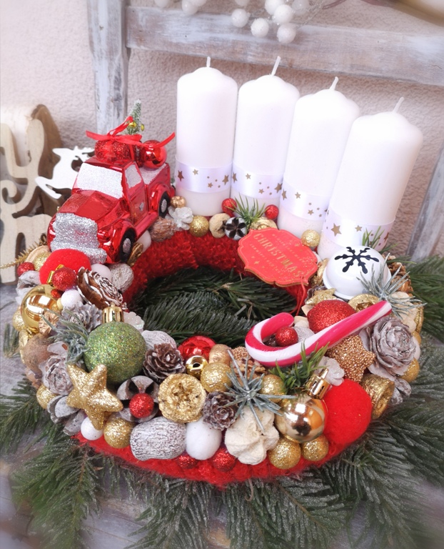 Crveno-bijeni adventski vijenac - 26 cm