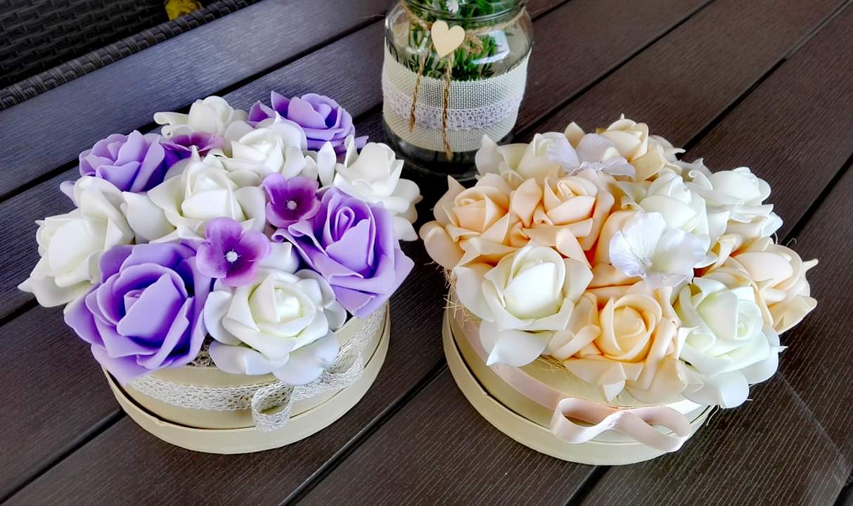 Maslac-ljubičasta ili maslac-narančasta kutija s cvijećem - 20 cm
